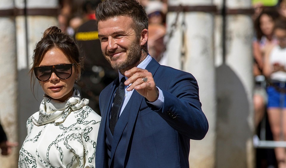 El exfutbolista David Beckham, junto a su mujer Victoria, en una foto de archivo. Foto: EFE/Julio Muñoz