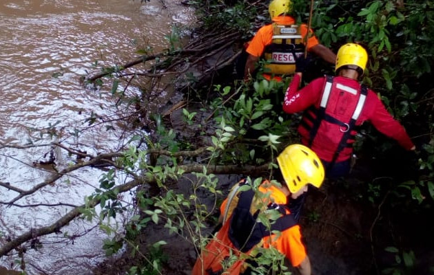 Los cuerpos de una menor de 12 años y su hermana de 19 fueron ubicados en los predios de la Barriada Llano de Cerro Azul, Río Tataré. Foto: cortesía