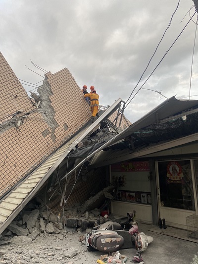 Se conoció de una primera víctima del sismo de mayor magnitud de este año en Taiwán. Foto: EFE