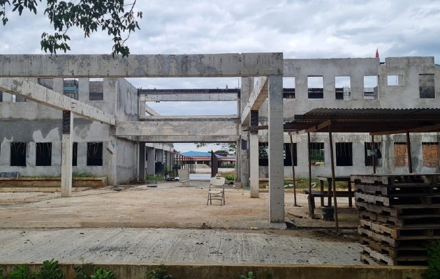 La obra está paralizada por falta de pago. Foto: Thays Domínguez