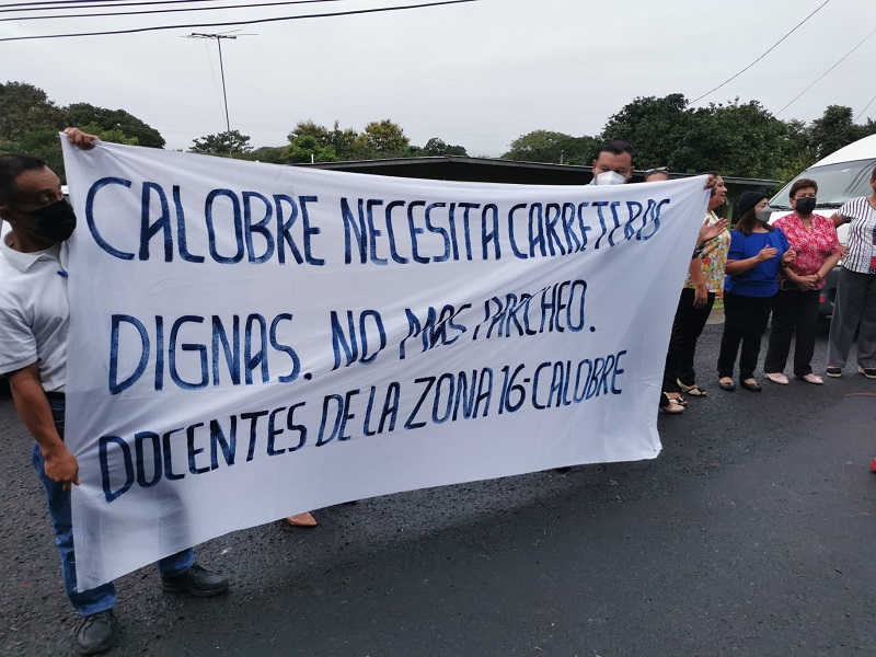  El cierre pacífico que se realizó en la entrada hacia el distrito de San Francisco. Foto: Melquiades Vásquez