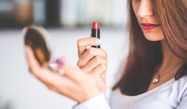 Algunos productos cosméticos se han convertido en imprescindibles.