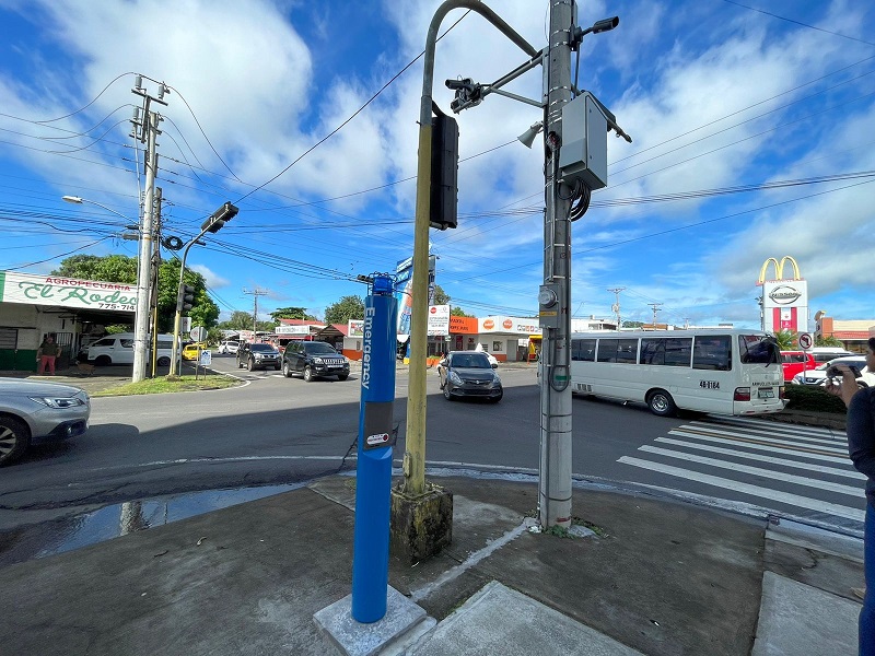 Los botones de pánico ya están instalados en los alrededores de la UNACHI, entre otros lugares. Foto: Mayra Madrid