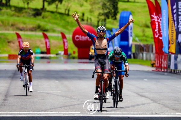 Roberto González, ganó la primera etapa de la Vuelta a San Carlos en Costa Rica.   