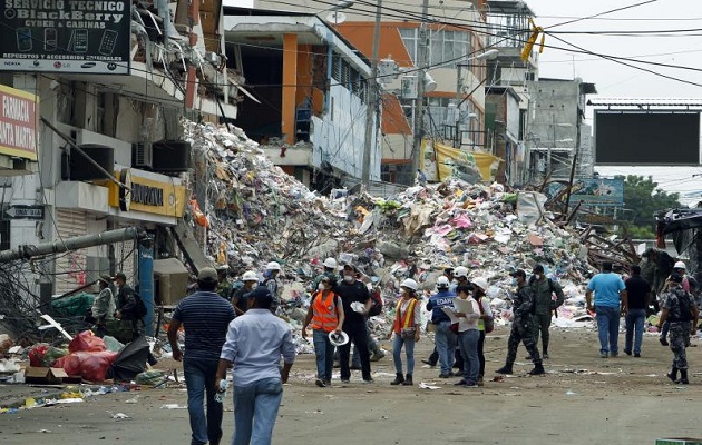 Vista general de los estragos del sismo de 2016 en Ecuador.