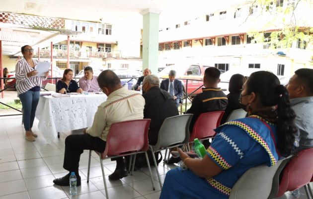 Se les informó cuáles son los planteles escolares que han sido intervenidos y también las 37 aulas modulares que serán instaladas en igual cantidad de escuelas. Foto: Cortesía Meduca