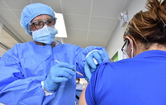 La vacunación es importante para prevenir cuadros graves de covid-19. Foto: CSS
