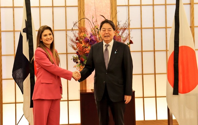 Erika Mouynes se reunió este lunes con Yoshimasa Hayashi. Foto: Cortesía Cancillería