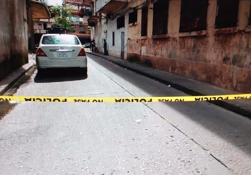 El hecho se dio en unos de los callejones muy cerca al Mercado, cuando fue atacado. Foto: Diomedes Sánchez 