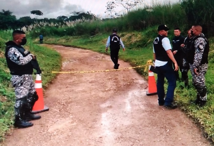 Toda la zona boscosa fue acordonado por la Policía Nacional con cinta amarilla. Foto: Diomedes Sánchez 