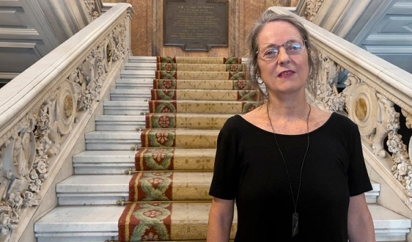 Marta Sanz es una novelista y ensayista conocida por obras como 'Animales domésticos', 'Un buen detective' y otros títulos. Foto: EFE / Macarena Soto