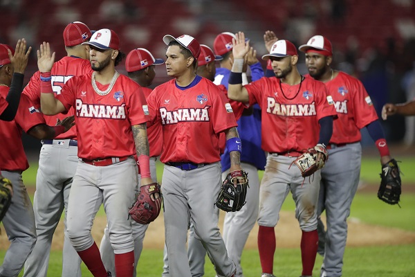 Jugadores de Panamá festejan el triunfo ante Argentina. Foto: EFE