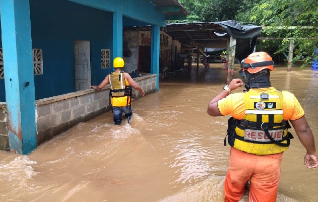 Las autoridades informaron que los ríos Cascajilloso, Arenas, Quebro, Varadero y otros se han salido de su cauce normal. Foto. Melquiades Vásquez