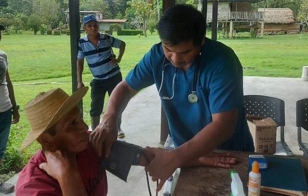 El equipo de salud llega hasta sus sectores apartados a brindar atención. Foto: Diomedes Sánchez 