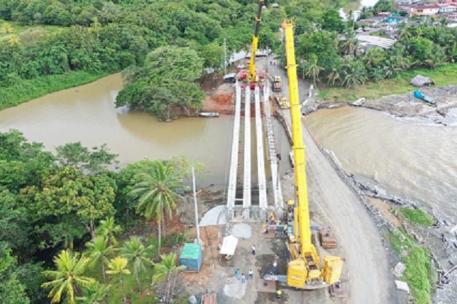 Igualmente se beneficiarán con el puente, los visitantes que vienen a realizar turismo. Foto: Diomedes Sánchez 