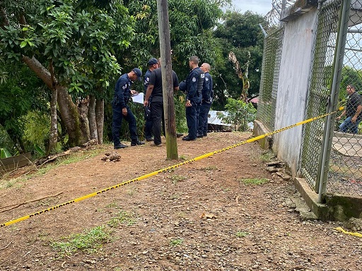 Agentes de la Policía Nacional se mantienen en las diferentes trochas del área. Foto: Diomedes Sánchez 