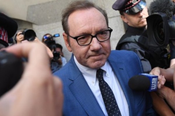 Kevin Spacey enfrenta cargos penales en Londres por la presunta comisión del mismo delito. Foto: Archivo