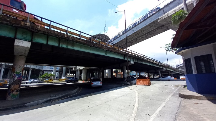 Es uno de los primeros puentes vehiculares construidos ante el aumento de automóviles en la capital. Foto: Víctor Arosemena