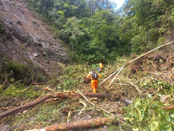 Todavía este lunes, efectivos de Sinaproc efectuaron rescates en Tierras Altas. Foto: Cortesía Sinaproc