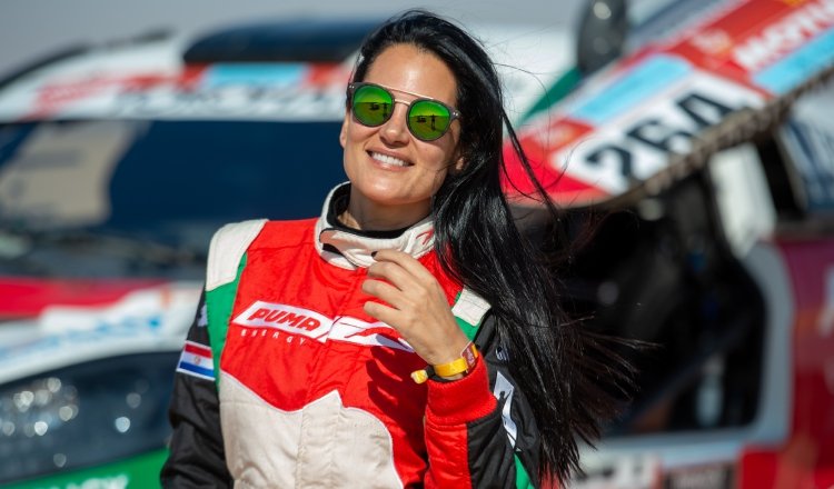 Andrea Lafarja, La piloto del Puma Rally Team, estuvo en Panamá donde compartió sus experiencias en el difícil deporte del automovilismo. Foto. Cortesía.