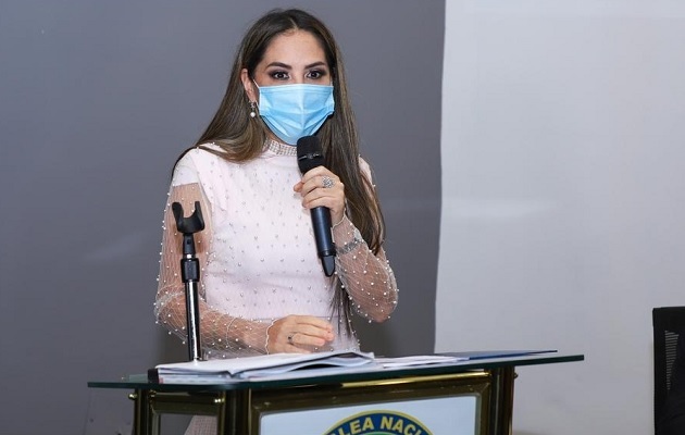 Al corte de este lunes, Zulay Rodríguez tiene 39,712 firmas. Foto: Asamblea Nacional