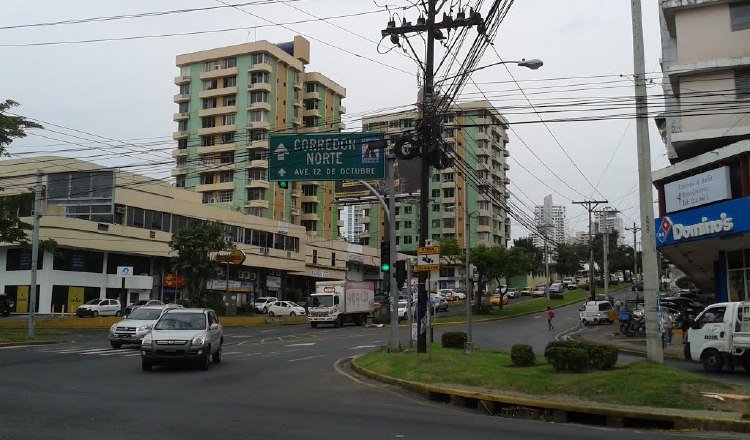 La avenida 12 de octubre es una importante arteria vial en la Ciudad de Panamá.