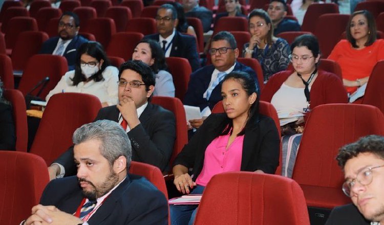 Muchos se dieron cita a la consulta de la Asamblea Nacional. Asamblea