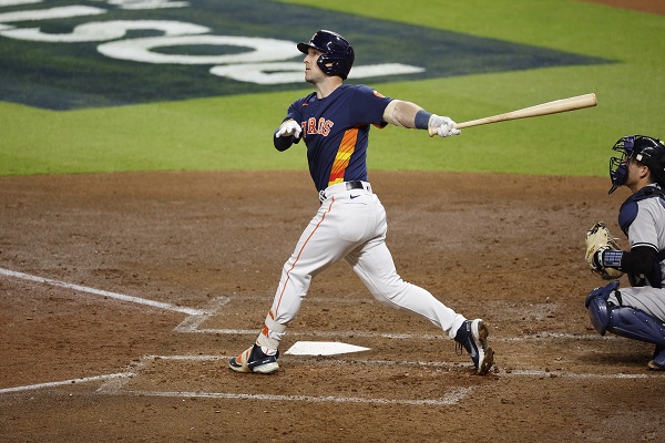 Alex Bregman de los Astros de Houston pegó un  cuadrangular. Foto:EFE