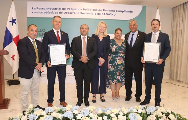 La certificación de pesca responsable representa un sello verde para el sector pesquero de Panamá y con ella se demuestra a la región y al mundo que hay una pesquería que ha decidido hacer un cambio relevante en su modelo de negocio. Foto. Cortesía Arap