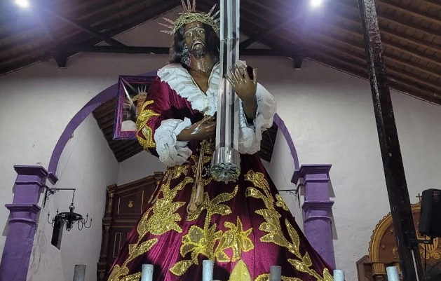 Se estima que la imagen del “Nazareno” salga de la Iglesia de San Felipe, a las 8:00 p.m., de este 21 de octubre, en la tradicional procesión por las calles internas de Portobelo. Foto. Diomedes Sánchez