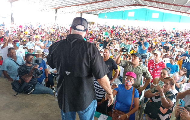 El expresidente Ricardo Martinelli durante su discurso criticó duramente a la actual administración. Foto. Melquiades Vásquez