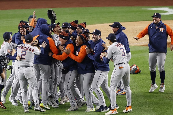 Jugadores de los Astros festejan su clasificación a la Serie Mundial. Foto. EFE