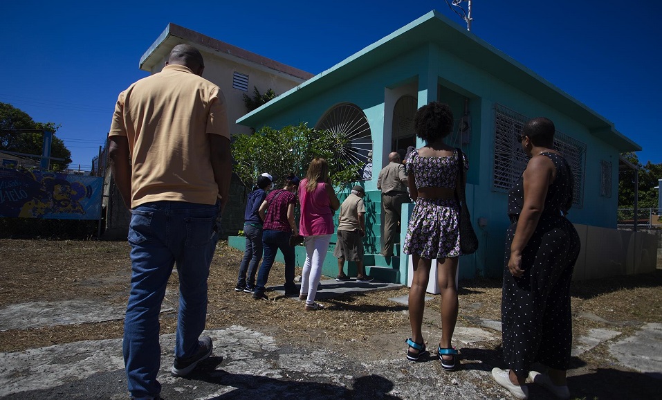 Seguidores de Ismael Rivera visitan la casa museo de 'El Sonero Mayor'. Foto: EFE