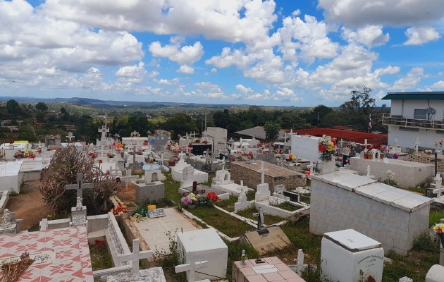 La opción de realizar exhumaciones por la deuda no se ha descartado. Foto: Eric A. Montenegro 