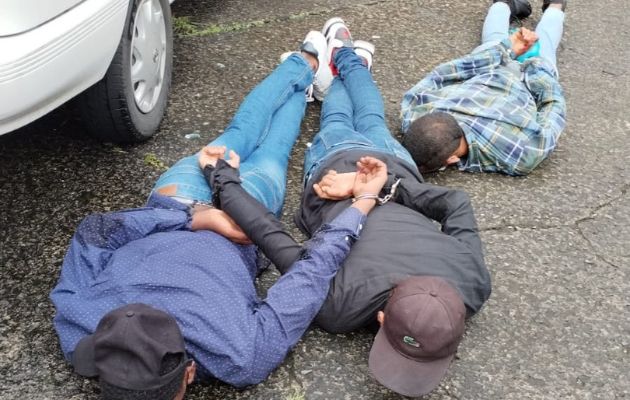 Tres de los detenidos por la Policía Nacional. Foto: Cortesía