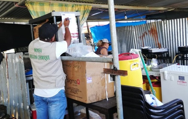 Vendedores deben portar carnets de buena salud. Foto: José Vásquez