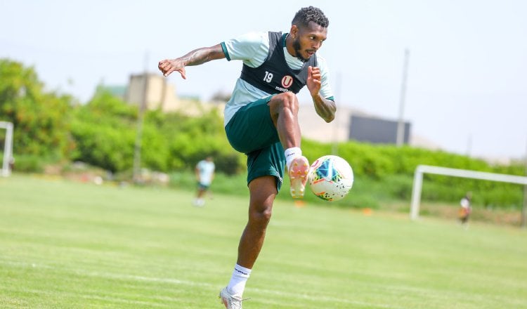 Alberto 'Negrito' Quintero en los entrenamientos de Universitarios. Foto: Twitter