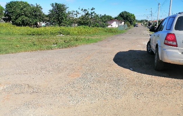 La atención de la pandemia afectó el desarrollo de algunos proyectos, entre ellos el de la reparación de calles y avenidas en la provincia de Herrera. Foto. Thays Domínguez