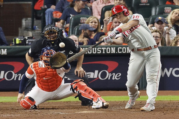 Realmuto conecta el jornón que le dio el triunfo a los Filis. Foto:EFE