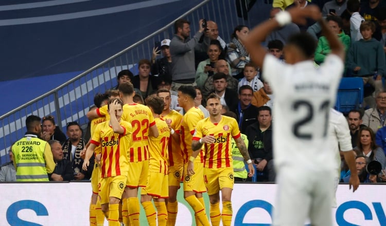 Jugadores del Girona festejan durante juego ante Real Madrid. Foto:EFE