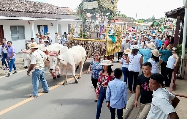 La comunidad Mariabé se llevó el primer lugar en el desfile de carretas. Foto / ATP. 