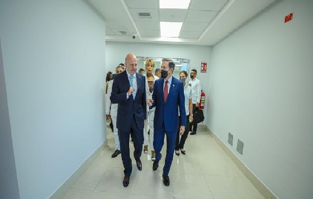 El presidente de la república Laurentino Cortizo llevó a cabo junto al gerente de la Zona Libre de Colón Giovanni Ferrari un recorrido por las nuevas instalaciones. Foto. Cortesía. Presidencia de la República