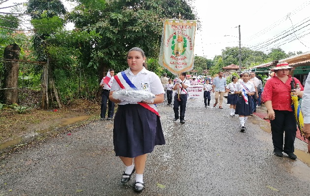 En esta importante fecha se distinguió a personalidades del pueblo, en el ámbito cultural y profesional. Foto. Thays Domínguez