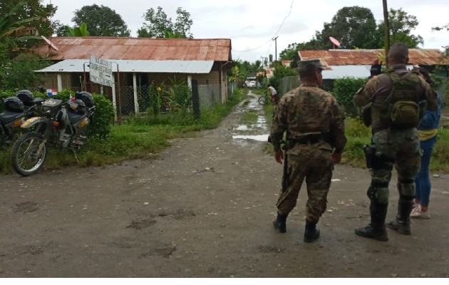 Tras registrarse el hecho, Senafront logró la aprehensión de un joven de 19 años en el sector de Finca Lechoza, como presunto sospechoso de este crimen, siendo puesto a órdenes de la Fiscalía de Homicidios y Femicidios de Chiriquí. Foto. Mayra Madrid