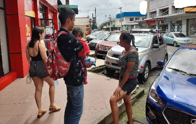 Familias completas buscan la manera de sobrevivir en las calles de David. Foto. José Vasquez