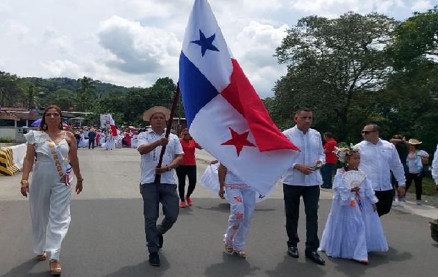 Colón también se vistió de lujo para celebrar el Grito de Independencia. Foto. Diomedes Sánchez
