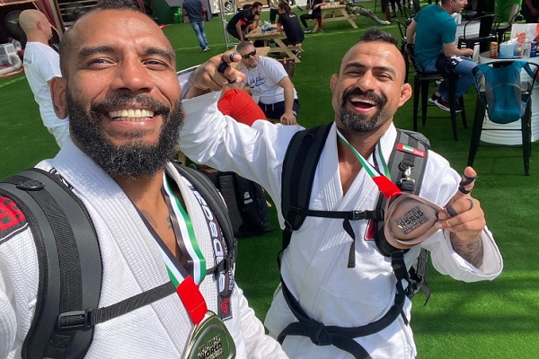 Marcos Ariel Pérez y César Iván Pérez, festejan con sus medallas. Foto: Cortesía