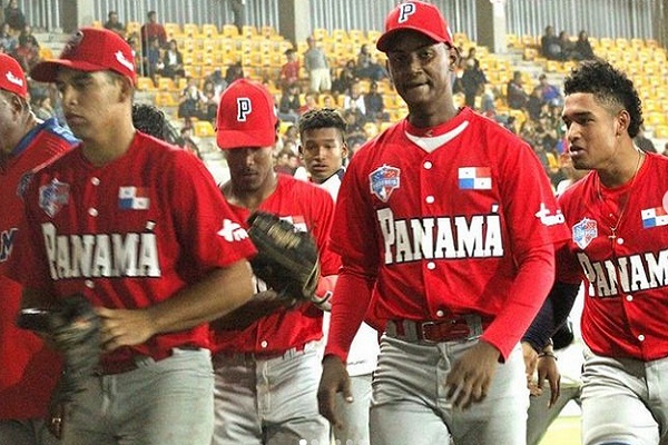 Jugadores del equipo Panameño U18. Foto: Fedebeis