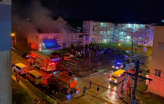 El siniestro se dio en medio de un apagón que afectó esta comunidad. Foto / Diomedes Sánchez.