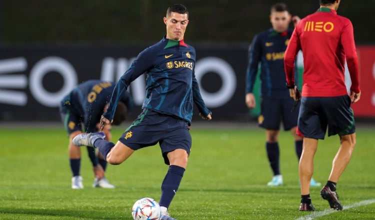 Cristiano Ronaldo en los entrenamientos con Portugal. Foto:EFE